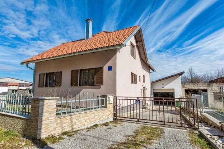 Apartman Sunny Lika Ґоспич Екстер'єр фото