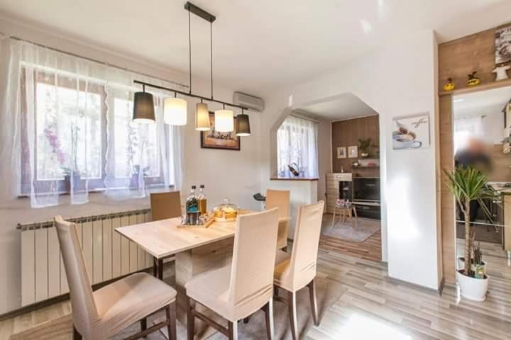 Apartman Sunny Lika Ґоспич Екстер'єр фото